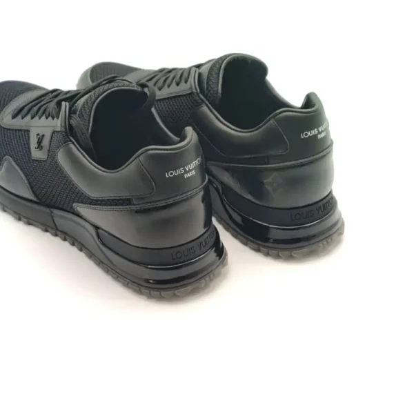 baskets-louis-vuitton-run-away-en-cuir-noir-35186940-10_2 BASKETS LOUIS VUITTON BASSES EN CUIR RUN AWAY EN NOIR