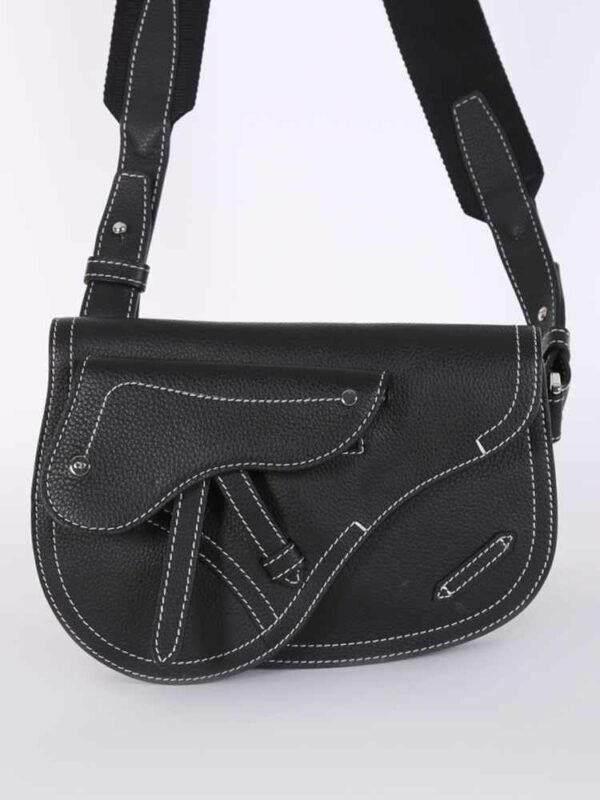 00705260730580 SAC DIOR X KAWS SADDLE CALFKIN MEN CROSSBODY EN NOIR