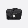 1ADPO049YKKH00N_E01 SAC MESSENGER DIOR A RABAT SADDLE SMALL EN CUIR DE VEAU GRAINE NOIR