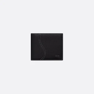 2ADBH076YKKH00N_E01 PORTEFEUILLE DIOR A DEUX VOLETS SADDLE EN CUIR DE VEAU GRAINE NOIR