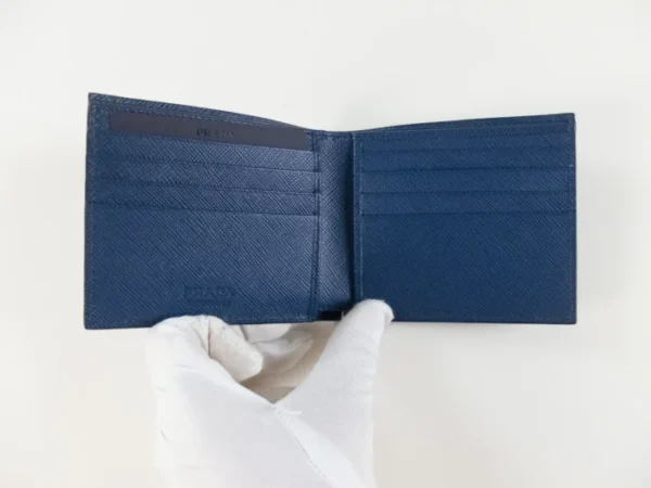 PORTEFEUILLE-MINI PRADA SAFFIANO EN BLEU